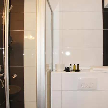 Stadthotel מלון 3*