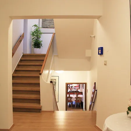 מלון Stadthotel 3*